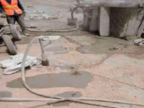 嘉兴水泥混凝土路面板底注浆技术 路面脱空注浆整治方案